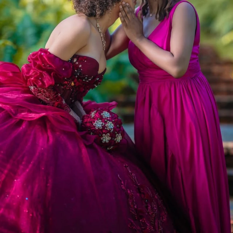 カスタマイズされた光沢のあるワインレッドのキンセアニェーラドレスオフショルダースパンコールアップリケフラワーロングテールボウ Vestido 15 Quinceanera