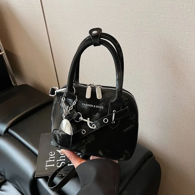 

All-Season Portable Crossbody Bag For Women Weather-Resistant Underarm Shoulder Bag For Rain Or Shine Commutes