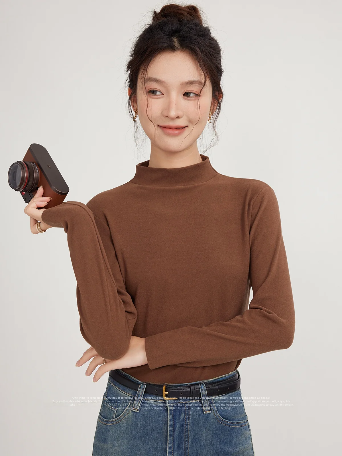 

Повседневная универсальная женская футболка с длинным рукавом и высоким воротником, осенняя, универсальная, для отдыха, белая, с принтом оленя.