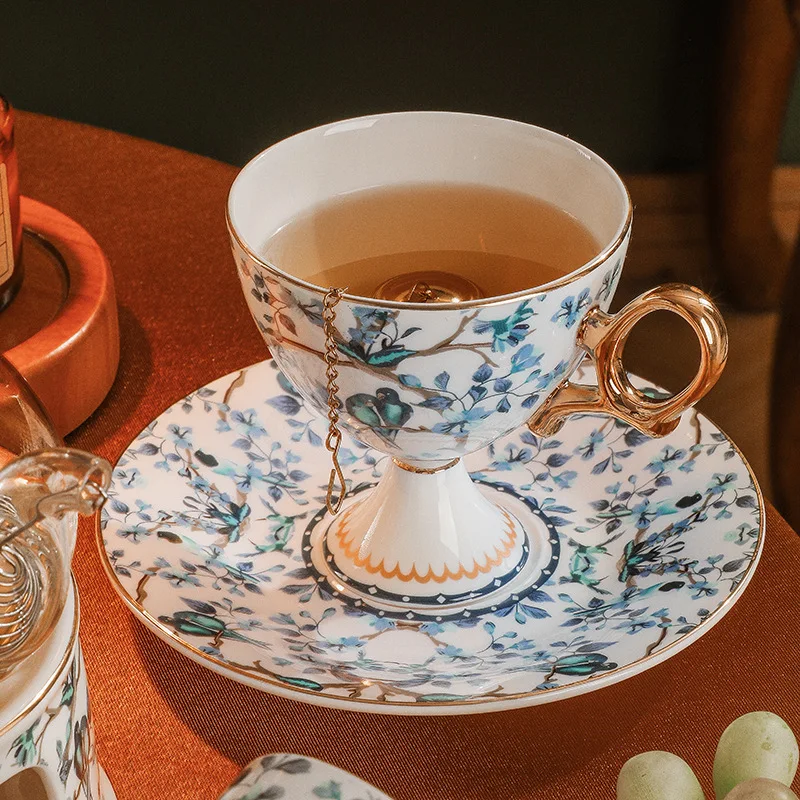 Goblet European ceramic bone china coffee cup saucer set British afternoon tea set teacups are high-end and good-looking.