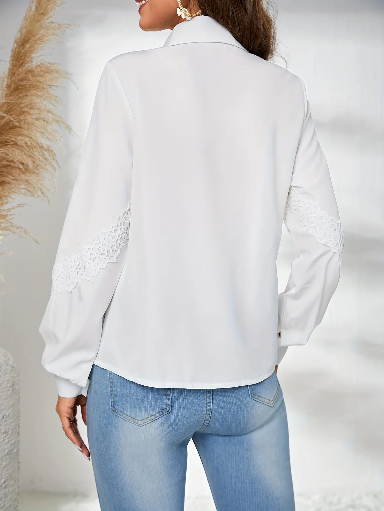 Modieus, casual, elegant kanten overhemd met lange mouwen en knopen