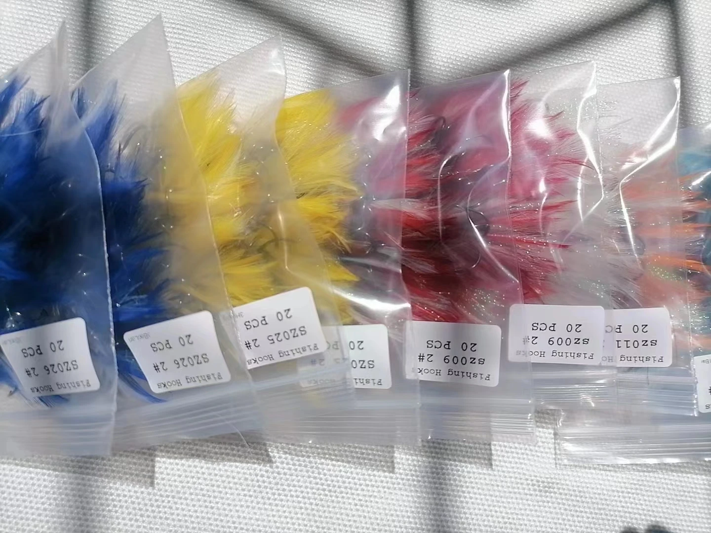 25 colors, one color and one package, a total of 25 packages, 500.2 4 6 8 #  Black Fishing Hooks with Feather Fly Fishing Tackle