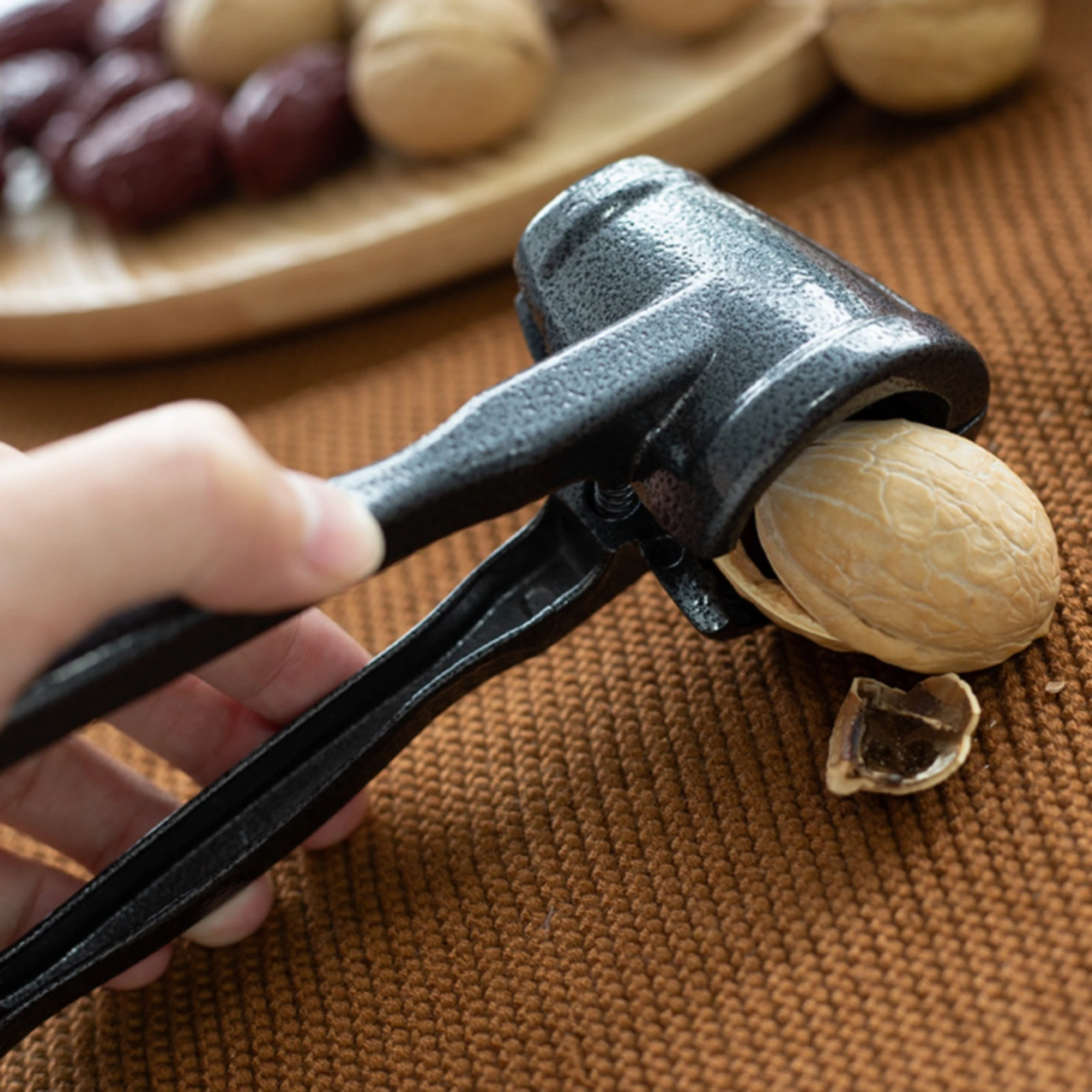 Picture 6: Manual Nutcracker Ribbed Cup Long-Handled Nutcracker Walnut Splitter Serrated Grip Kitchen Tool Textured Surface