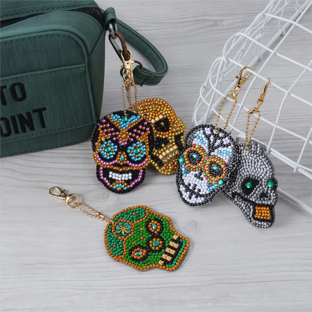 

Cartoon Skull Series DIY Diamond Painting Keyring Mosaic Embroidery Cross Stitch Bag Pendant Birthday Gift Diamond Keychain