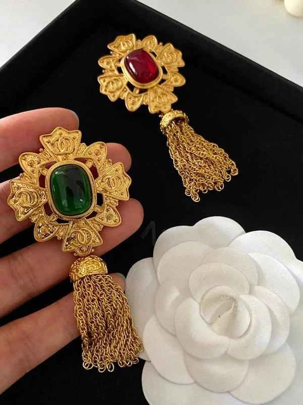 Medieval Gem Tassel Flower Brooch Coat Suit Accessories