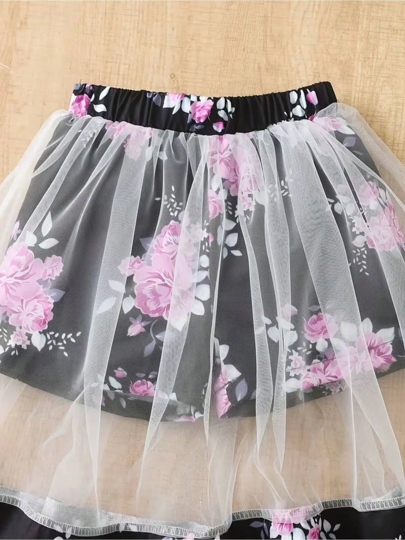 Kinder-Set mit Blumenmuster: Ärmelloses Oberteil mit Rundhalsausschnitt und elastischem Bund, Netzrock, Kinderoutfit – Detail 8