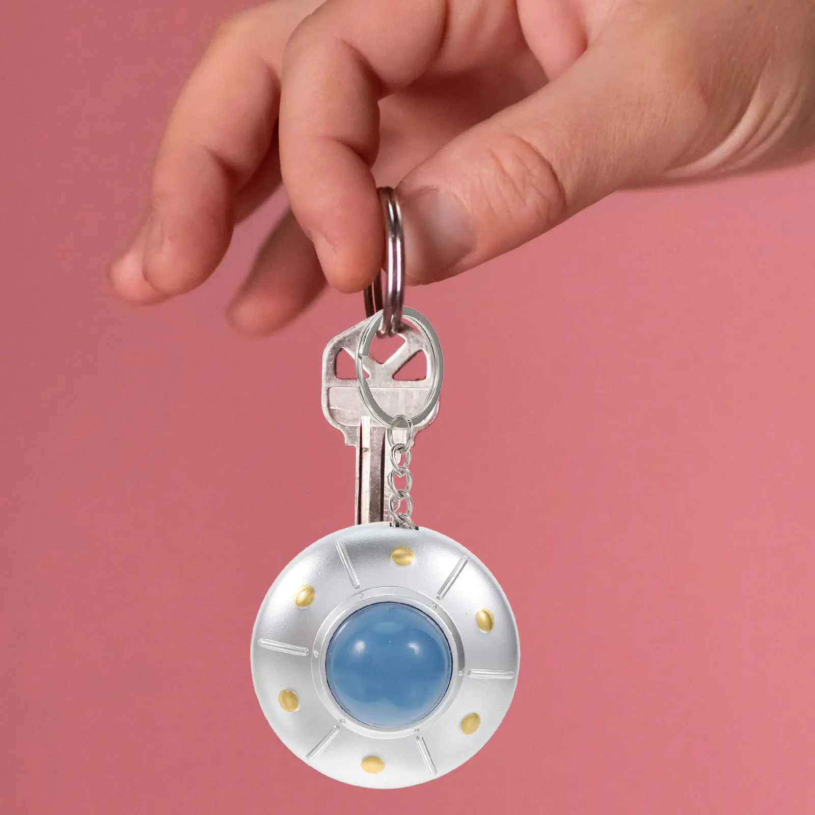 Elegante llavero LED con forma de nave espacial, función de iluminación y sonido para mochilas infantiles, bolsas escolares, llamativo.