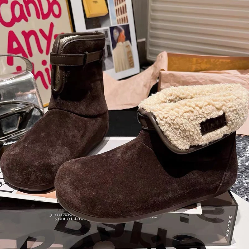 أحذية الثلوج النساء الفراء الشقق حذاء رياضة دافئ أفخم أحذية بوت قصيرة امرأة 2025 الشتاء الاتجاه الرياضة حذاء كاجوال الجري الراحة Mujer بوتاس
