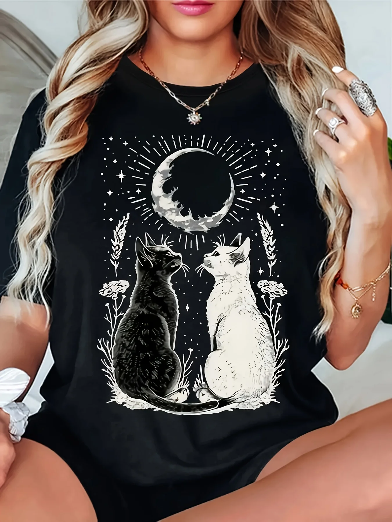 Cat Moon Graphic Tee Print T-Shirt Women's Crewneck Casual Short Sleeve T-Shirt Summer Harajuku Streetwear Tops Fashion Tees