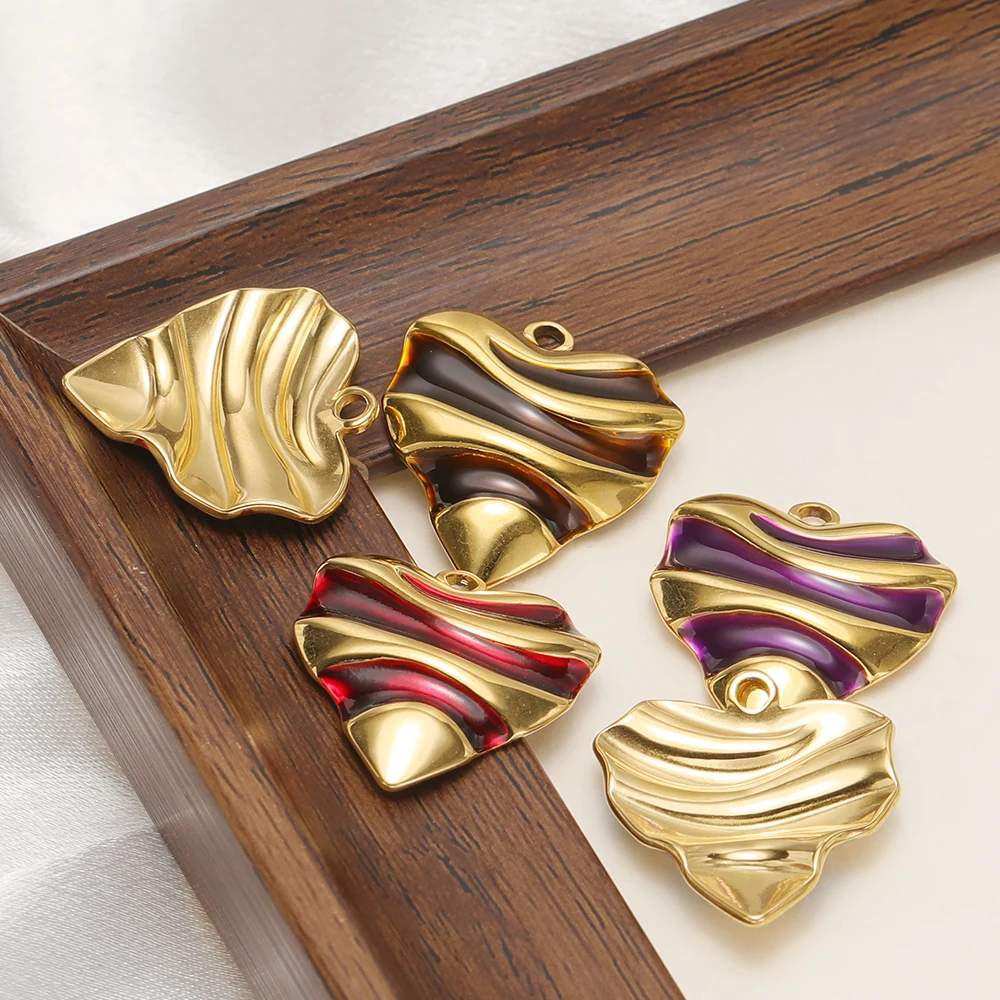 5 Stück Edelstahl-Herzanhänger mit Wellenmuster für DIY-Schmuckherstellung für Frauen: Halsketten, Armbänder, Anhänger, Ohrringe und Zubehör. – Detail 4