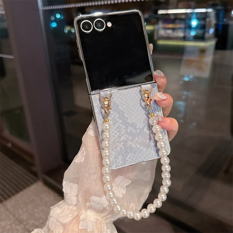 

Phone Case For Samsung Galaxy Z Flip 7 FE 6 5 4 3 Fashion Plating Snake Pattern Pearl Bracelet Shockproof Cover