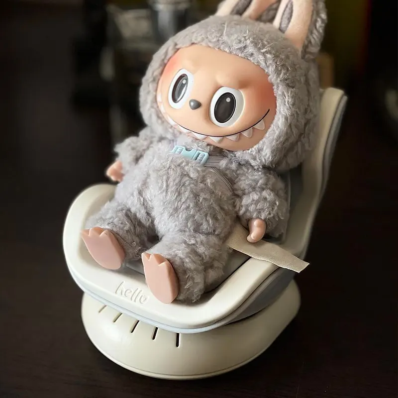 Siedzisko bezpieczeństwa dla lalek Labubu do samochodu, urocze mini siedzisko, dekoracja aromaterapeutyczna do kratki wentylacyjnej, wysokiej jakości akcesoria do wnętrza samochodu.