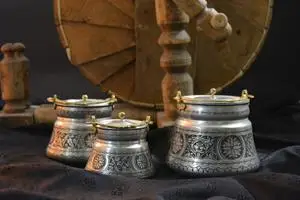 Copper Buckets, Carving Embroidered Authentic Helke Bucket Hand Work to make Yogurt With Handle Flower Pot Pots Old