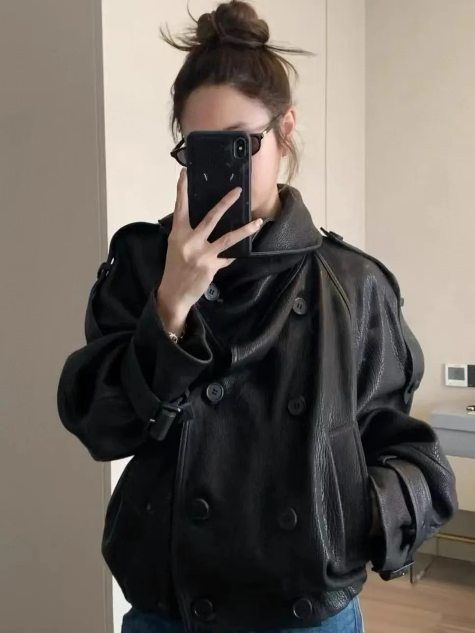معطف جلد صناعي أنيق للخريف والشتاء، تصميم جديد بأزرار مزدوجة وياقة كبيرة، مع حزام من الجلد الصناعي
