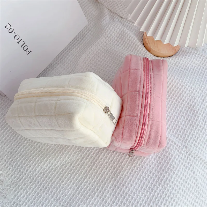 حقيبة مكياج قطيفة لطيفة للنساء محمولة للسفر حقائب مستحضرات تجميل صغيرة بلون سادة وسحاب حقيبة أدوات الزينة وحقيبة غسيل وأكياس تخزين