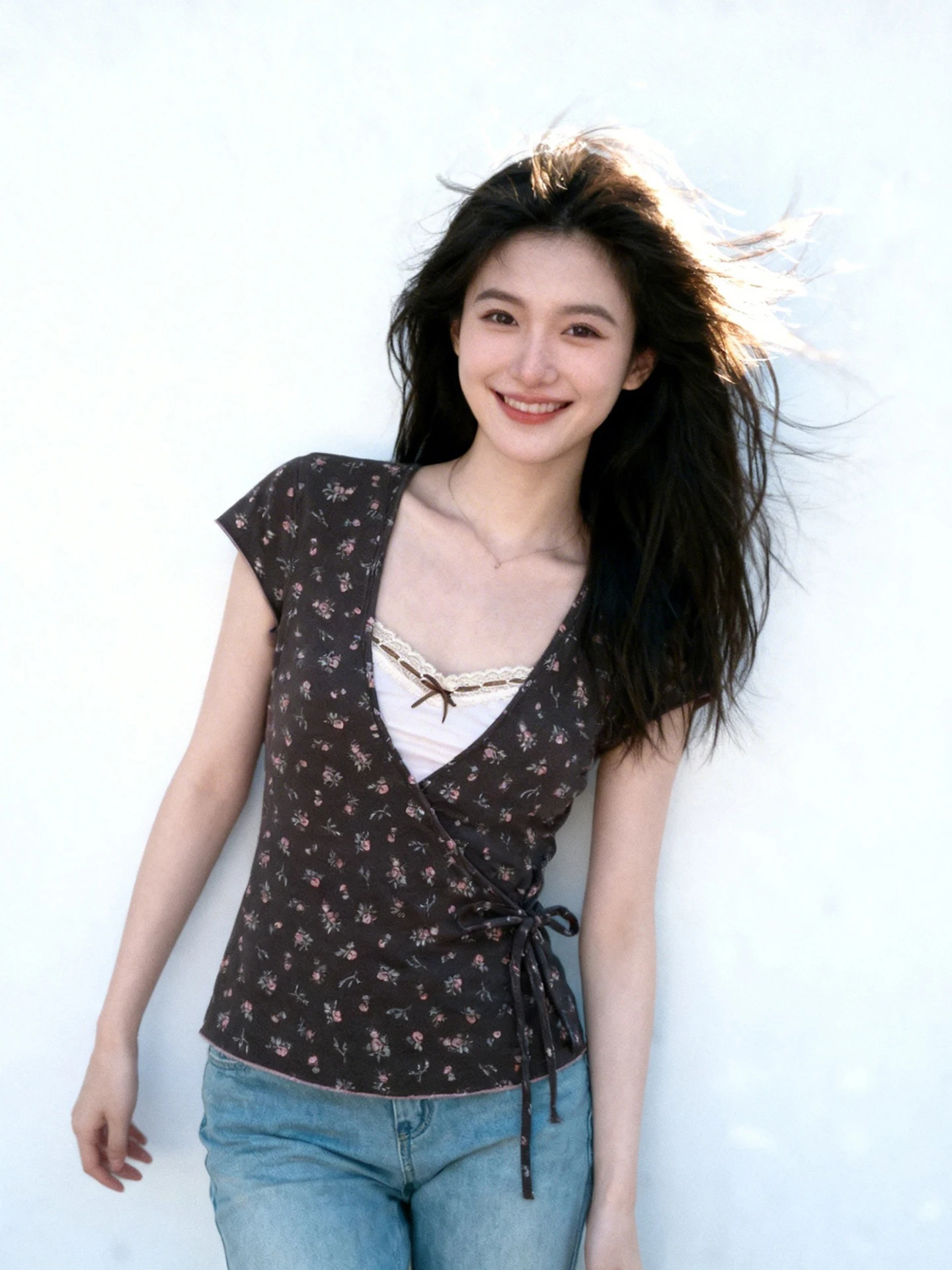 

Retro Floral Print Short Sleeve T-Shirt Waist Cinching Design Korean Style Summer Slimming Top for Younger Looking Straight Cut
