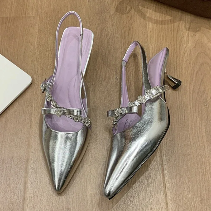 

Bow Crystal Women Sandals Mid Heels Shoes Designer Pointed Toe Slippers 2025 Summer Buckle Luxury Pumps Fashion Dress Sandalias