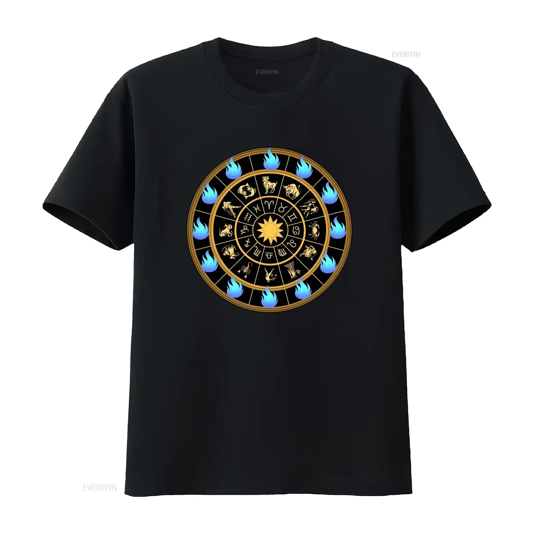 T-shirt nera da uomo con design della ruota zodiacale dorata dell'anime Saint Seiya, realizzata in tessuto morbido e vintage effetto lavato.