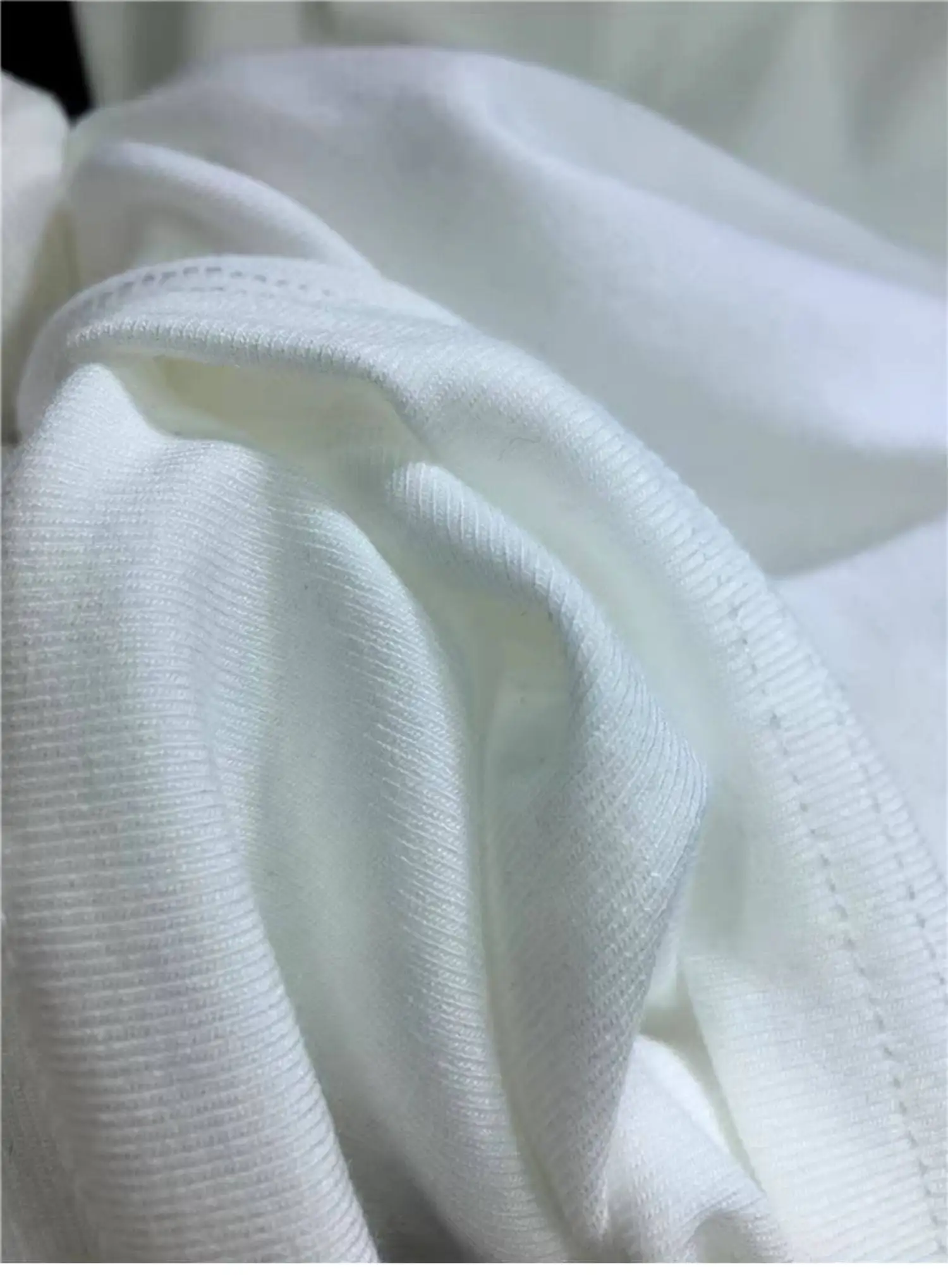 เสื้อยืดแขนยาวทรงเข้ารูป คอสูง ประดับคริสตัล งานหนัก สีดำ พิมพ์ลายตัวอักษร  สำหรับผู้หญิง ฤดูใบไม้ร่วง ฤดูหนาว รุ่นใหม่