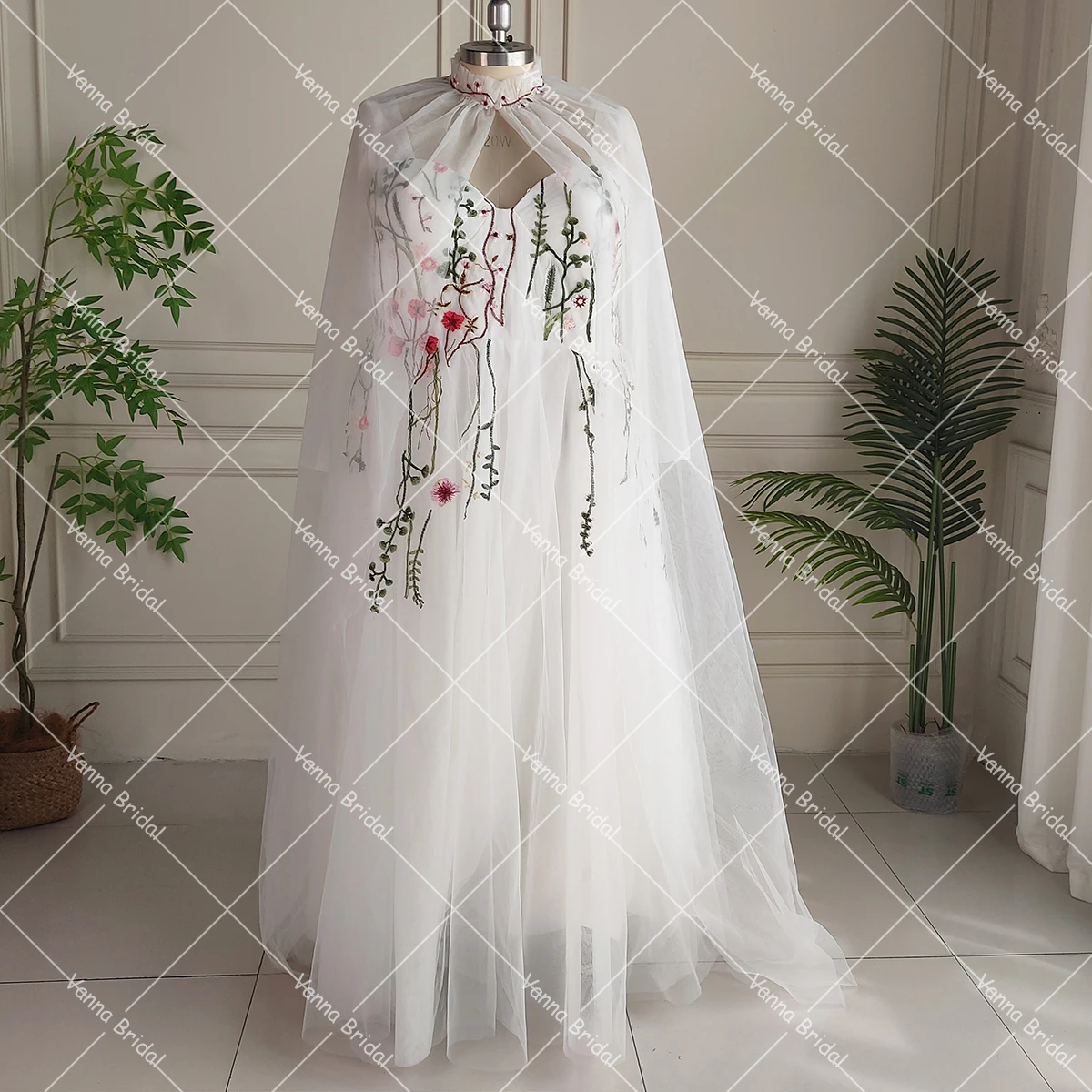 Plus Size Colorful Embroidered Sweetheart Bridal Gowns Customized Tulle A Line Long Sleeves Wedding Dress with Detachable Cape