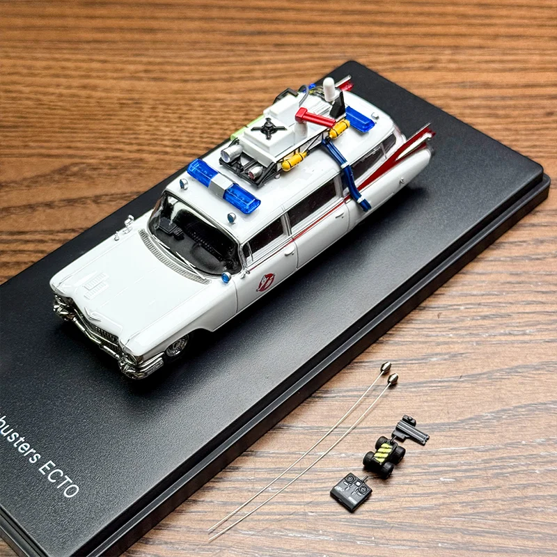 Novo em estoque ys 1:64 cadillac Ecto-1 ghost hunter carro simulação liga em miniatura modelo de carro fundido brinquedo personalizado presente ornamento
