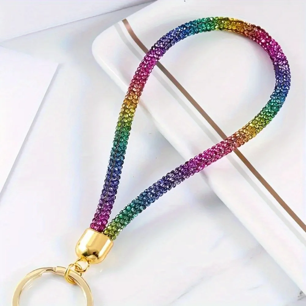 

Один полноцветный брелок для ключей с радужными стразами для женщин, аксессуар для сумок и ключей от машины.