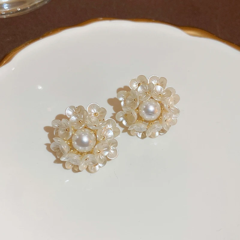 Women's Double Side White Shell Pearl Stud Earrings, Exquisite