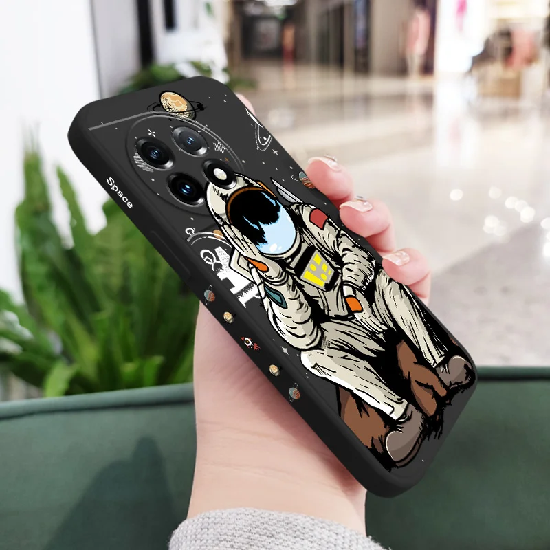 ディストレスト宇宙飛行士電話ケース Oneplus 13 13R 12 12R 11 11R 10 10R 10T 9R 9RT 9 8T 8 7 7T プロ 5 グラム液体シリコーンカバー