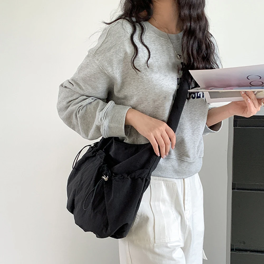 

Women Drawstring Tote Bag Fashion Shoulder Bag Large Capacity Simple Messenger Bag Adjustable Strap Pleated Handbag for Vacation