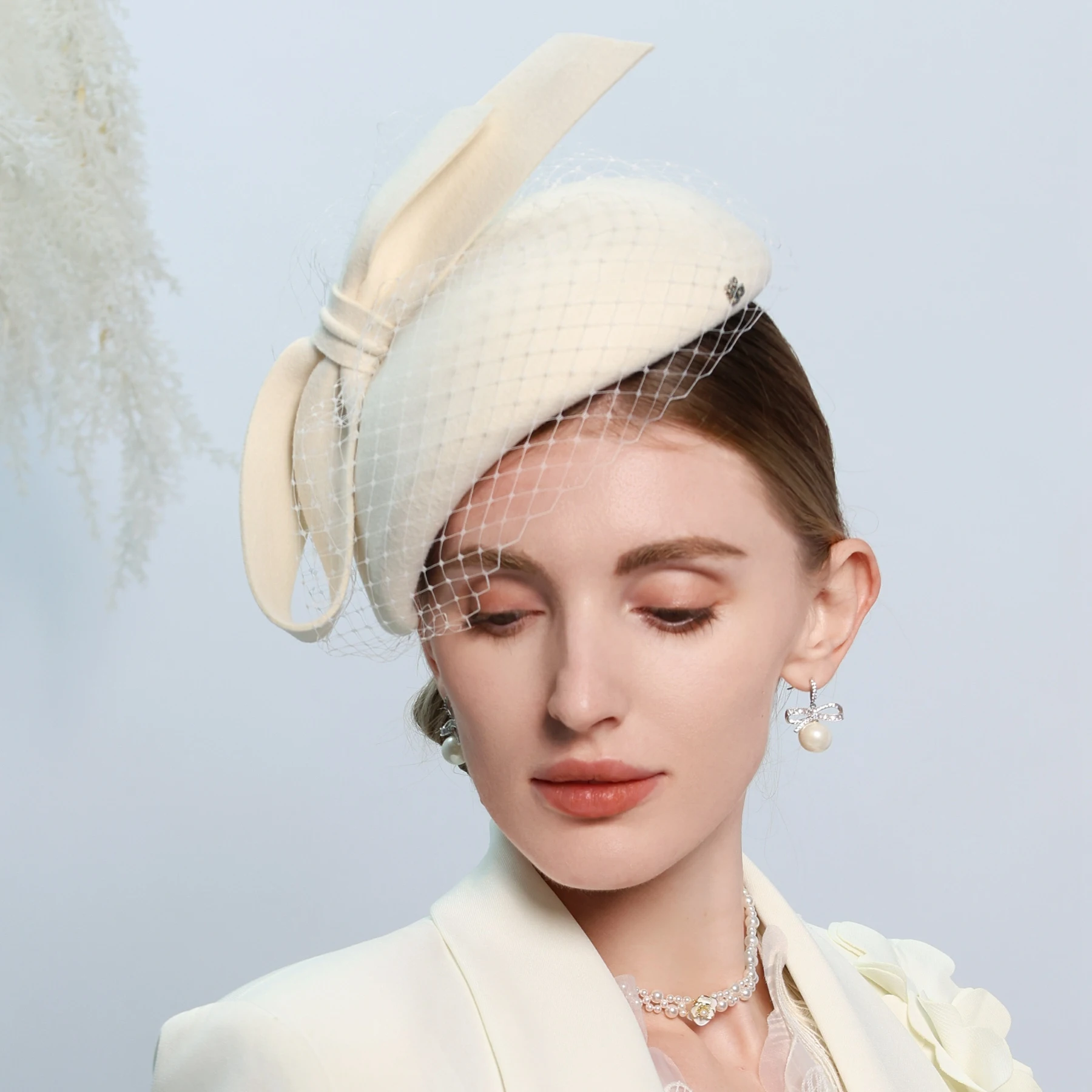 FS Elegant White Fascinator Hats For Women Winter Luxury Wool Top Hat With Bowknot Ladies French Beret Formal Church Headwear