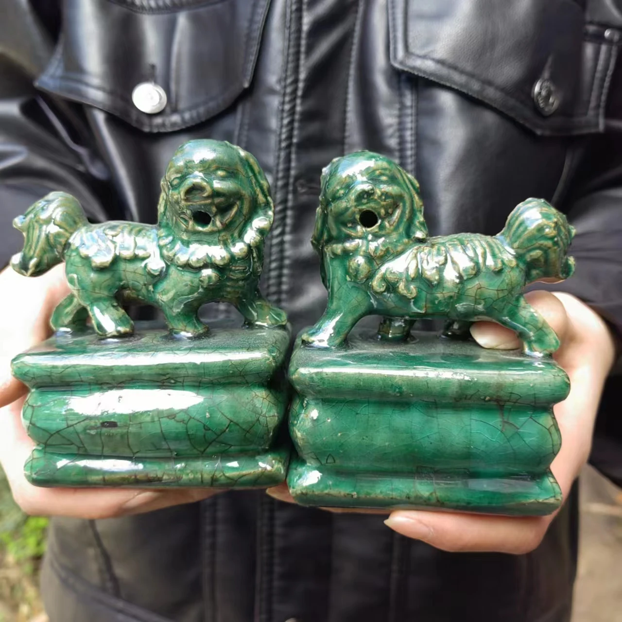 Pair Beijing Lions Fu Foo Dog lion Statues green Ceramic Chinese Feng Shui Decor Prosperity Home and Office Sculpture Gift for