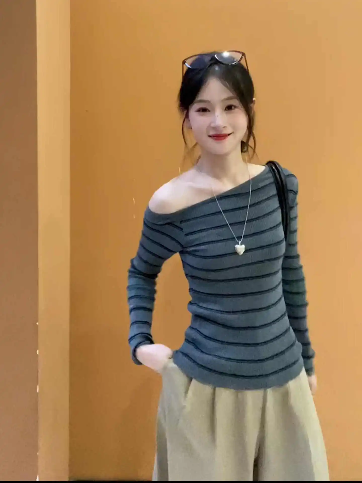 

Pullovers Womens Oversize Embriodery Shirred Gathered Loose Darted Seamed Stitched Sewn Threaded Needled Crafted Handmade Loose