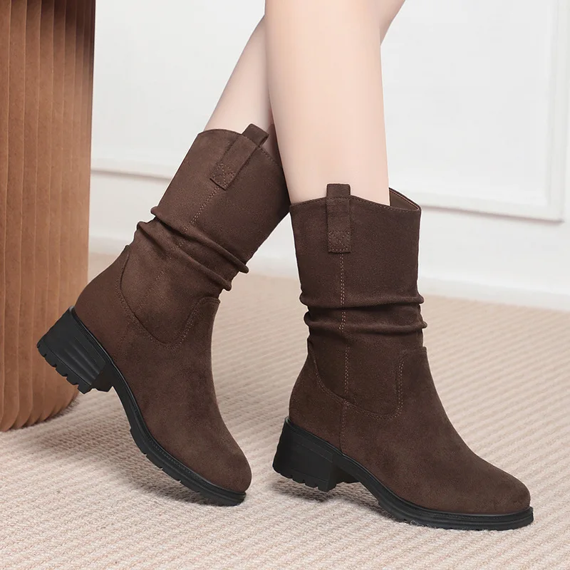 

Универсальные удобные замшевые мотоциклетные ботинки из флока со средней ножкой 4,5 см, зимние теплые меховые ботинки на квадратном каблуке 2025 для офисной повседневной работы