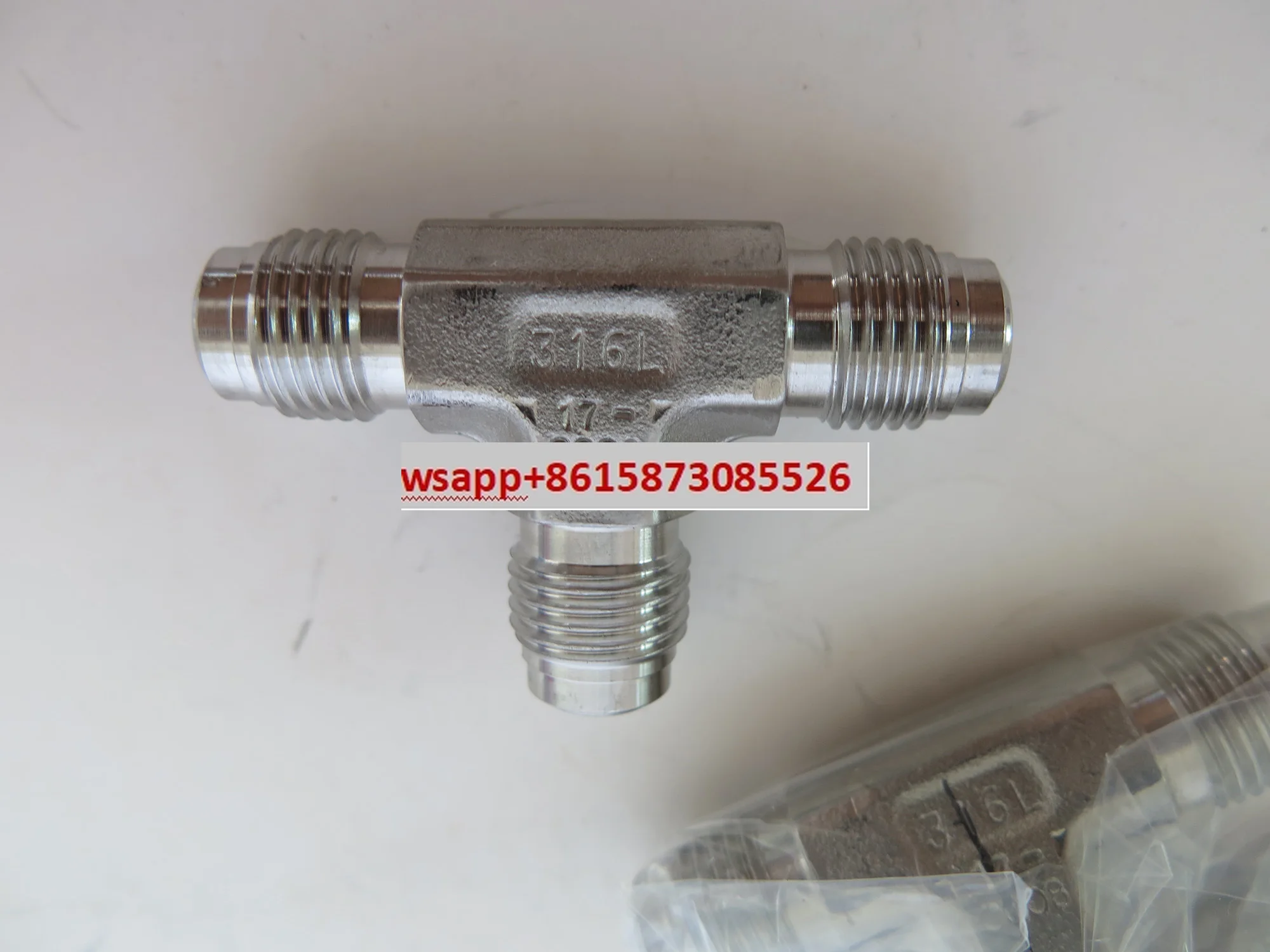 

316L stainless steel VCR 1/4 inch cast tee joint male head external thread