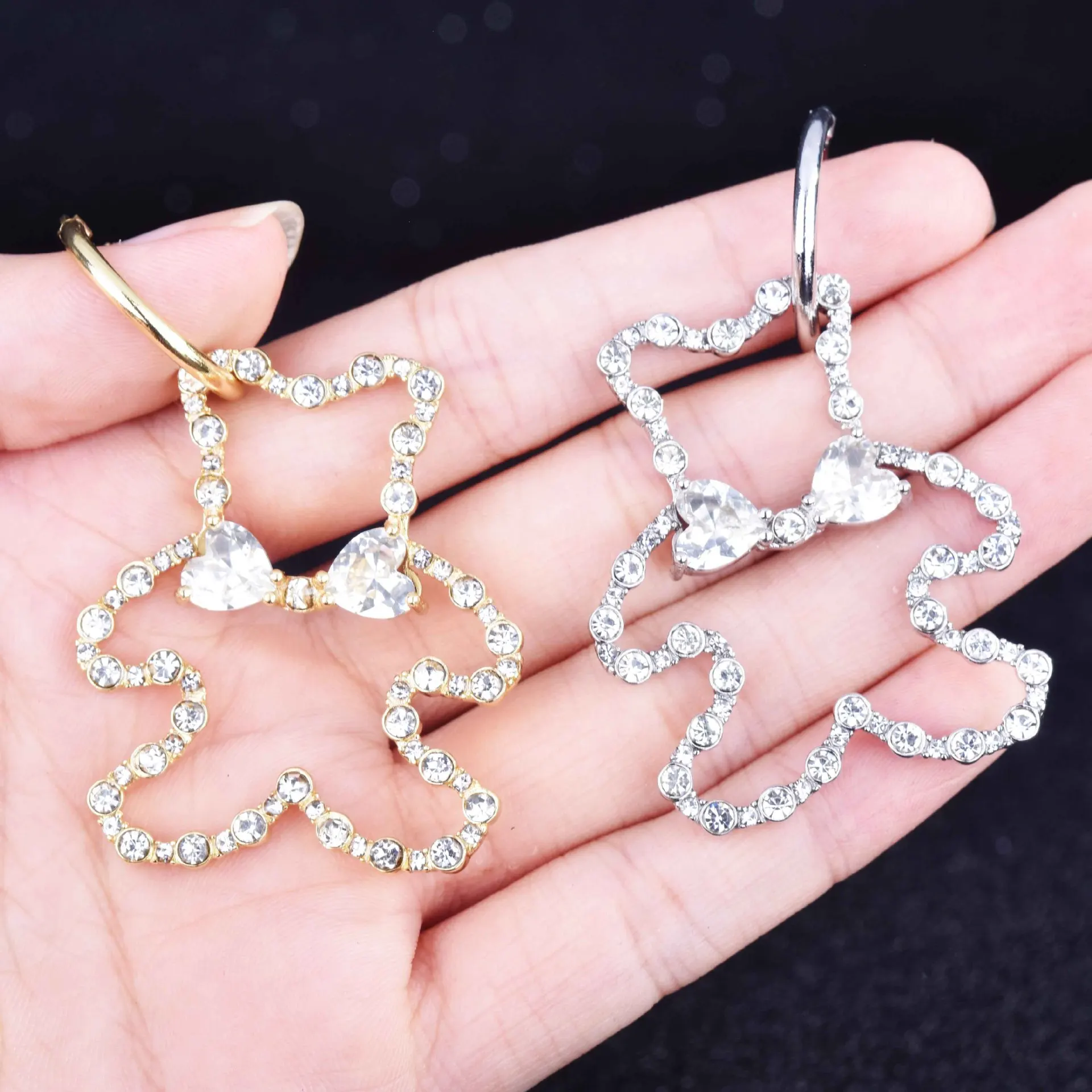Sweetly luxurious and exquisite, with a sophisticated and grand style. Small bear and butterfly knot earrings for women.