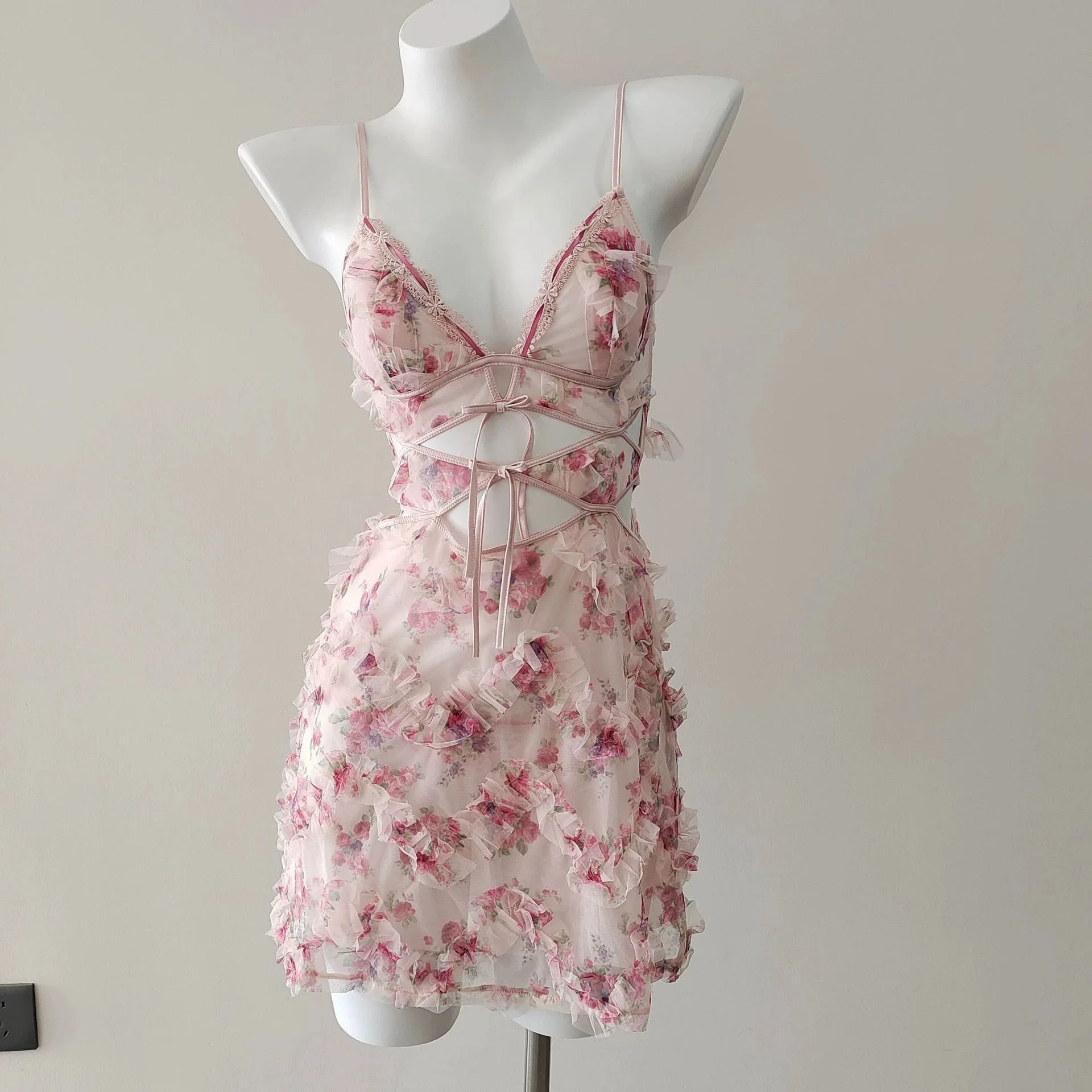 

Sexy Spaghetti Strap Mini Homewear Women Sweet Floral Lingerie Hollow Out Lace Bandage Nightgown Sleepweawr Nightwear