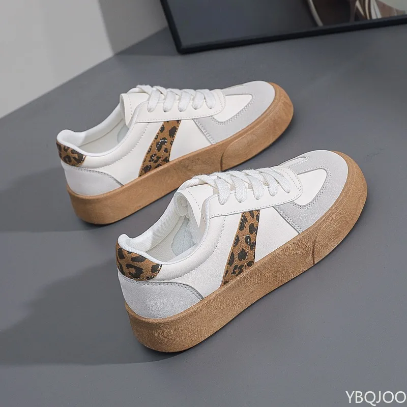 

Женская модная универсальная обувь. Новая весенняя повседневная простая однотонная обувь на плоской подошве с вырезами. Легкая дышащая обувь на мягкой подошве.