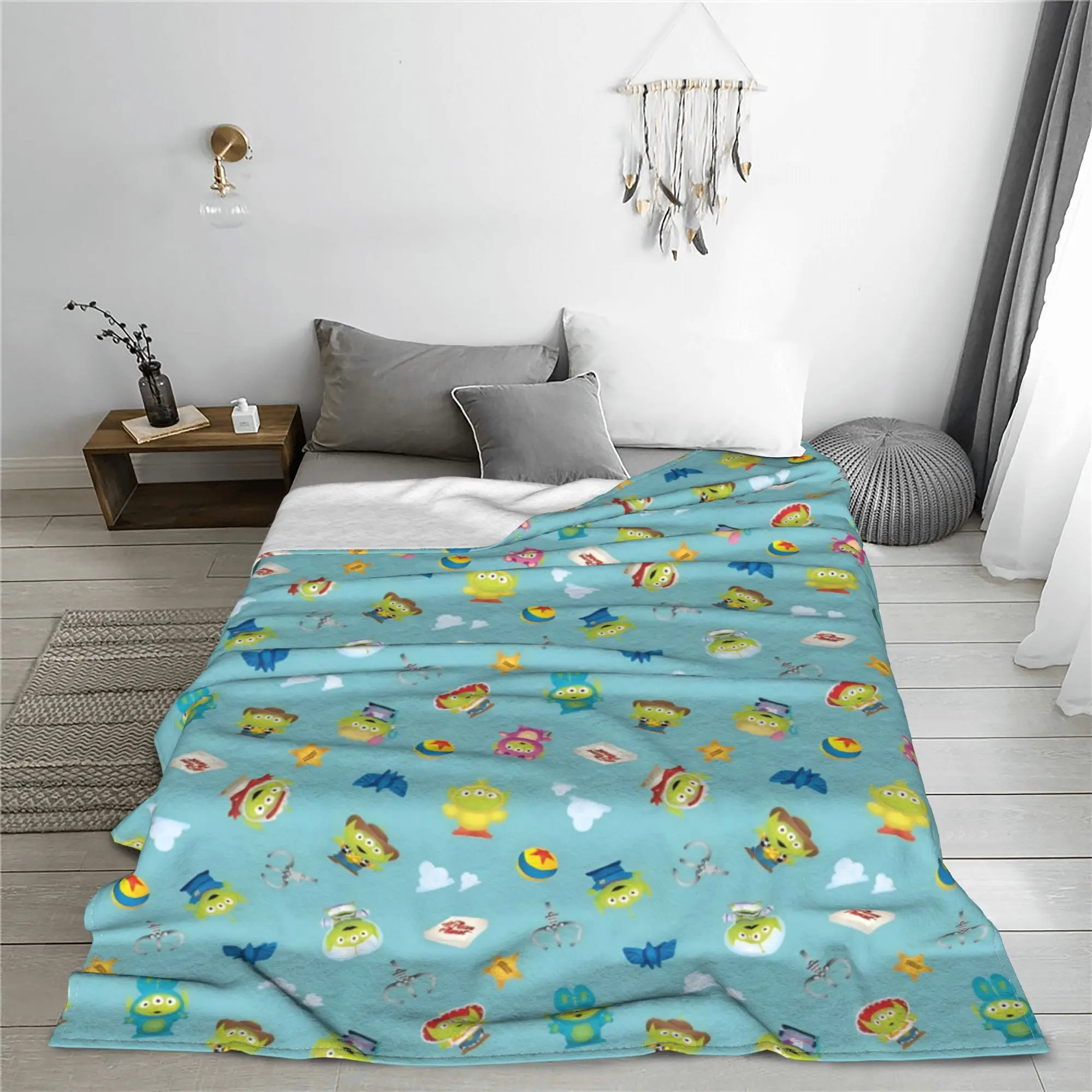 Toy Story Three Eyes Alien Flannel Throw Blanket Planets Rocket Cute Blanket Home Car Lightweight Plush Thin Quilt Multifunction