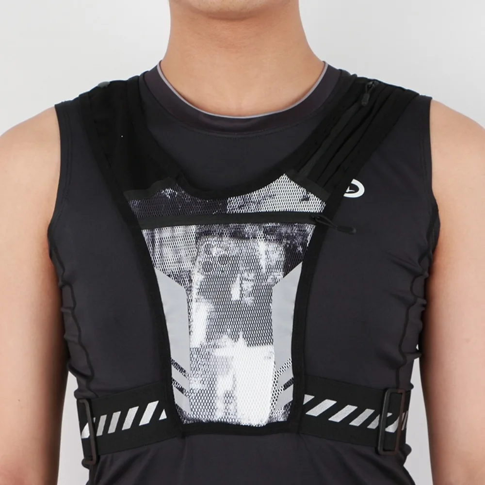 

Lightweight Reflective Running Backpack Adjustable Strap Zipper Pocket Sports Running Vest Breathable Cards Bag