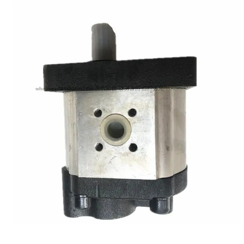 For Kubota hydraulic pump 35861-82203 For Kubota M8950 M7950 high quality hydraulic pump Free shipping durable Accessories