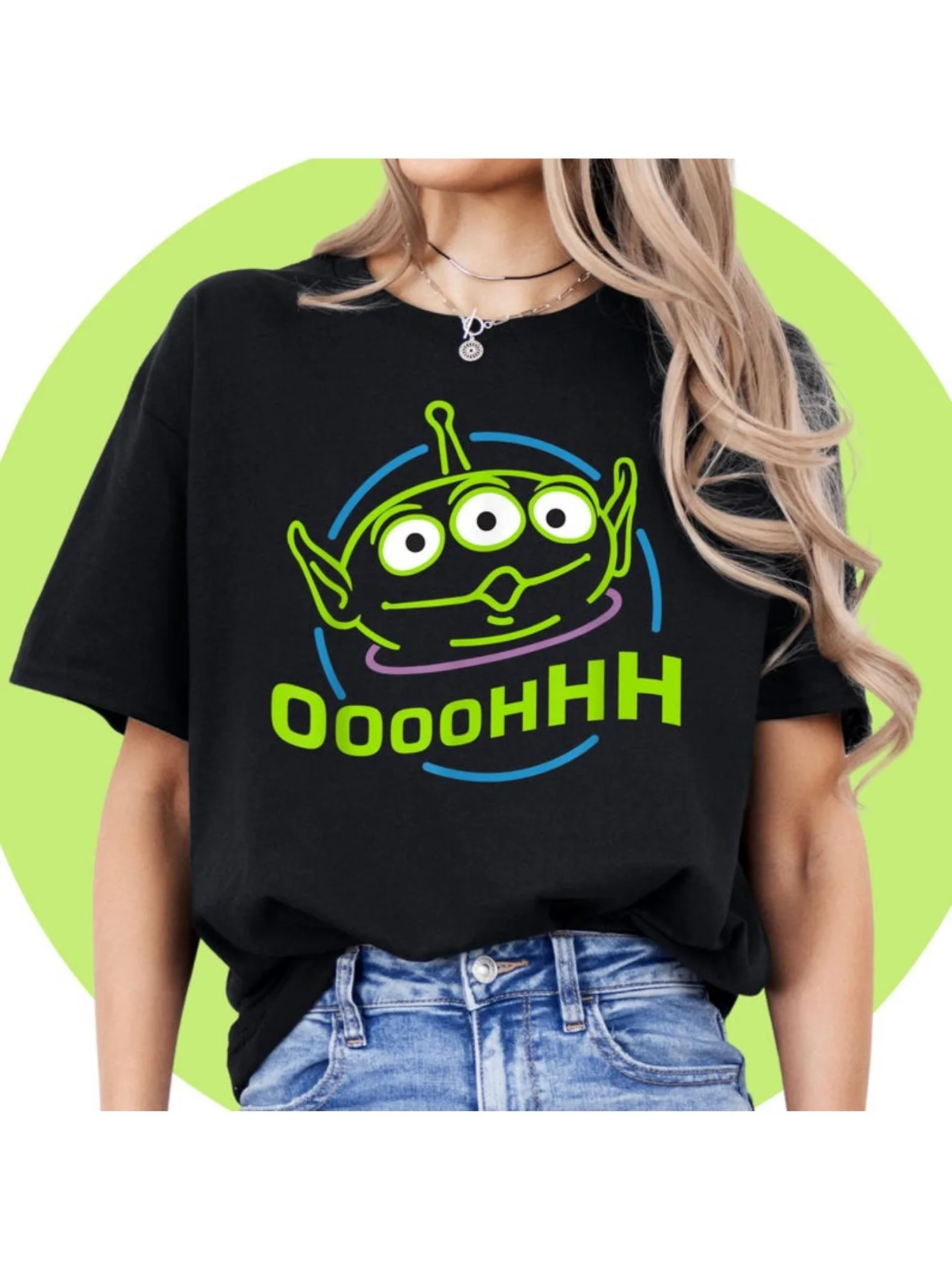 Camiseta gráfica Toy Story Buzz Lightyear para mujer, pantalón corto informal negro de manga corta con cuello redondo, Top de verano con temática de parque Attir