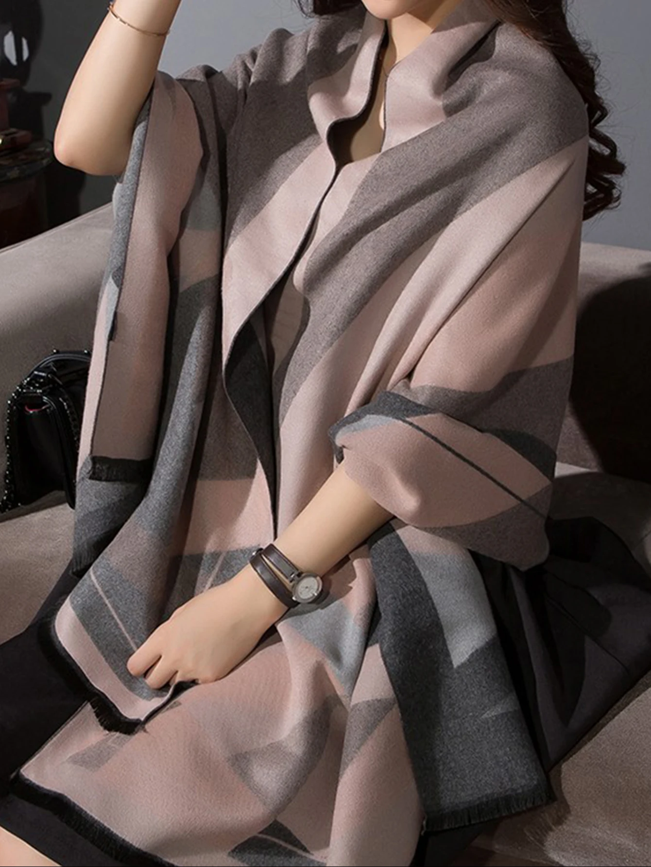 

Women's Winter Warm Scarf Versatile Long Thickened Shawl Two-in-One for Air Conditioned Offices And Homes