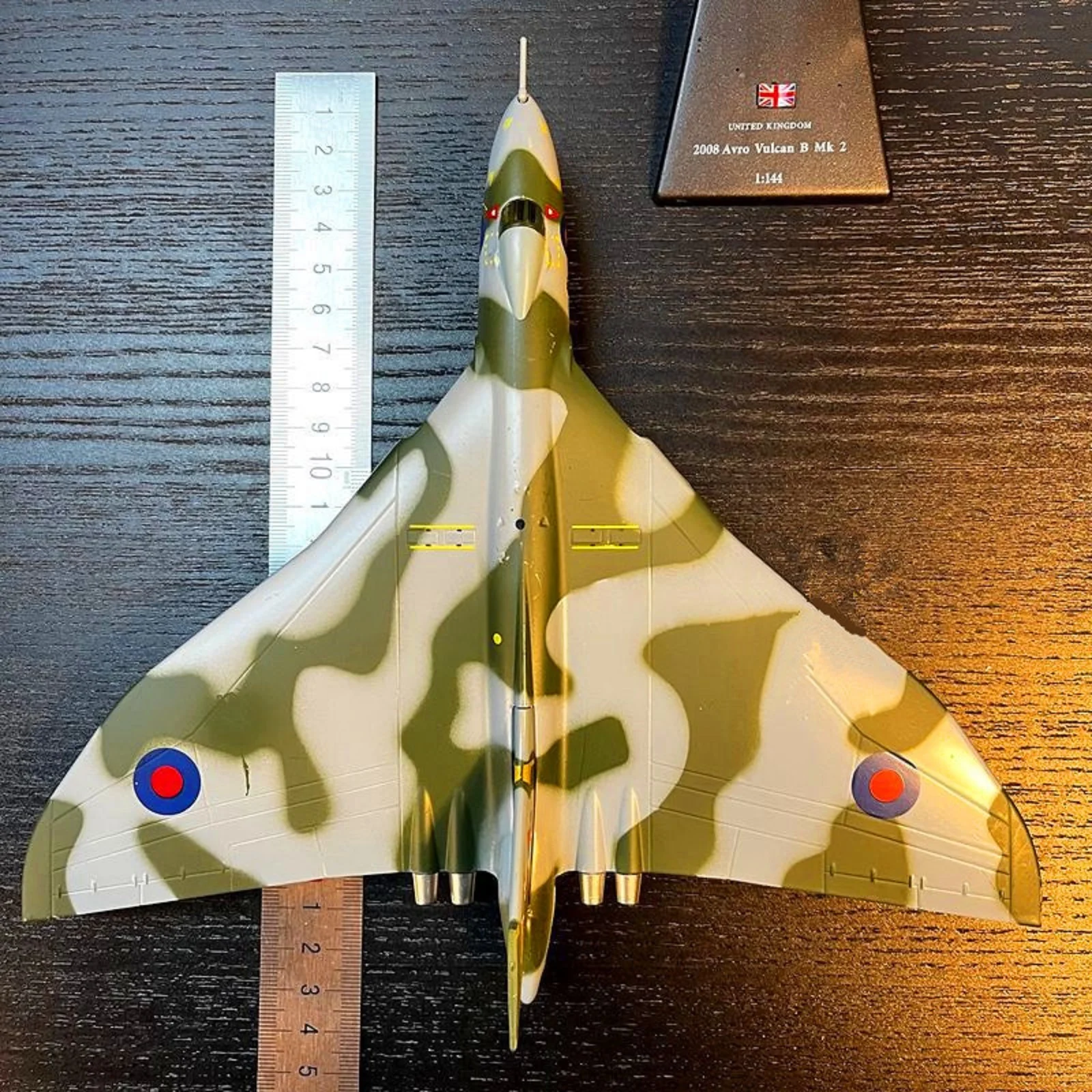 محاكاة عالية 1/144 مقياس سبيكة نماذج الطائرات أفرو فولكان منفذها المعادن العسكرية نموذج طائرة طائرة تذكارية عرض ديكور