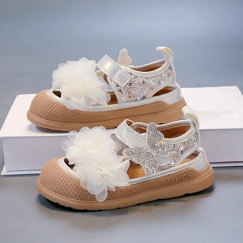 Girls Princess Shoes Toes Capped Soft Sole 2025 Summer Kids Sandals Lace Flowers Shiny Butterfly Children Casual Shoes Non-slip
