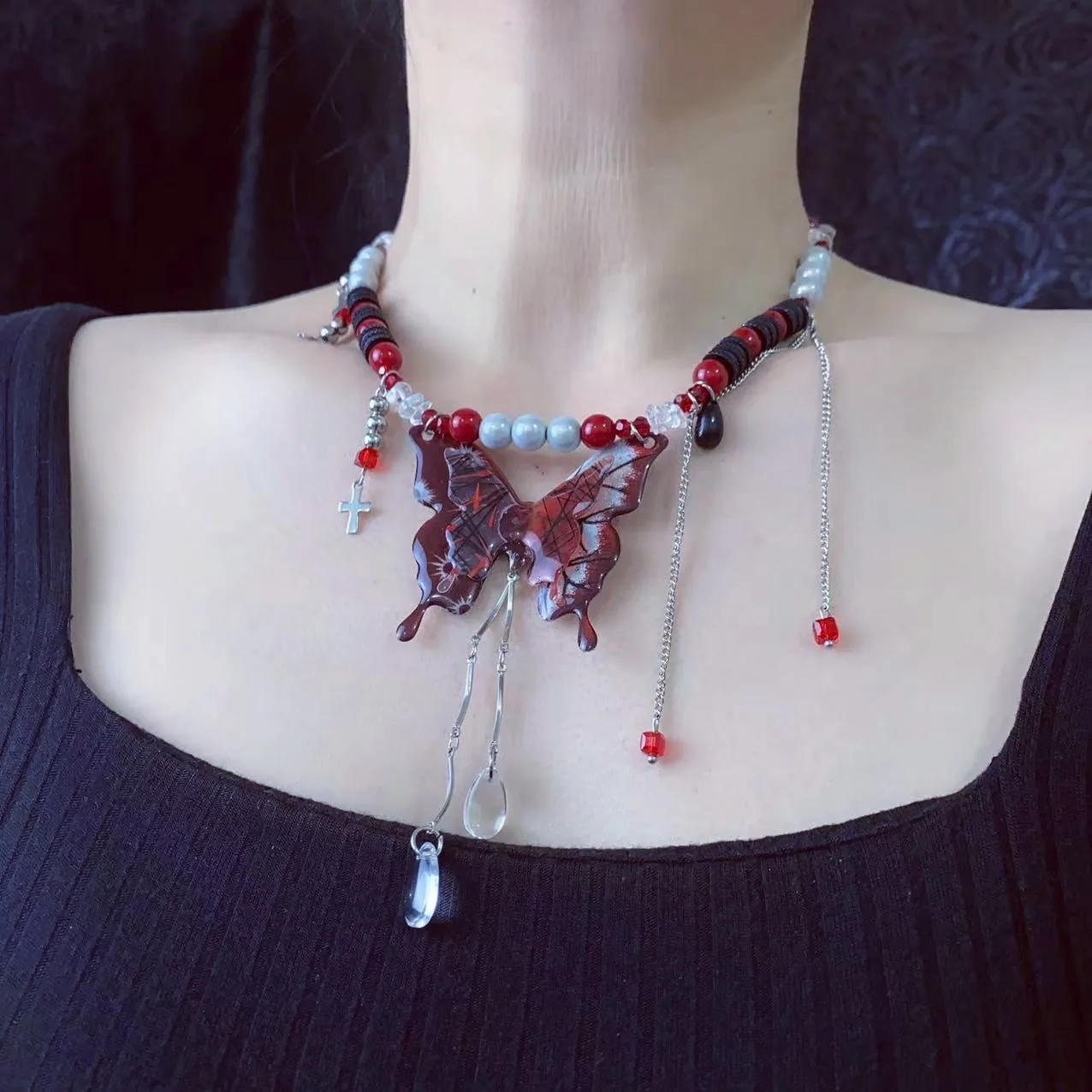 Street Photo Catche The Eye Trendy and Cool Red Butterfly Tassel Necklace Niche Subculture Temperament Cool Y2k Collarbone Chain