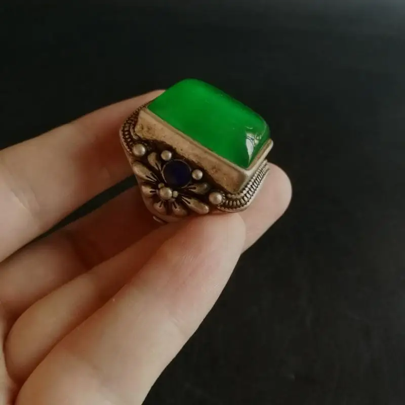 Chinese Old Craft Made Old Tibetan Silver Inlaid Green Jade Silver Ring