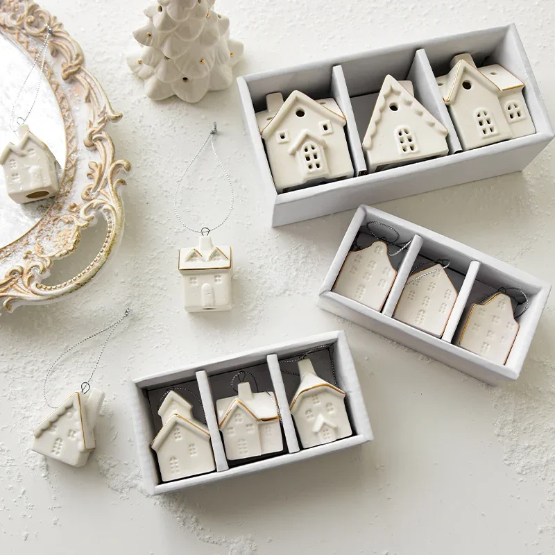 Petite maison en céramique de Noël peinte à la main, ensemble d'ornements de cabine, maison de neige, décoration d'arbre de Noël, cadeaux de pendentif