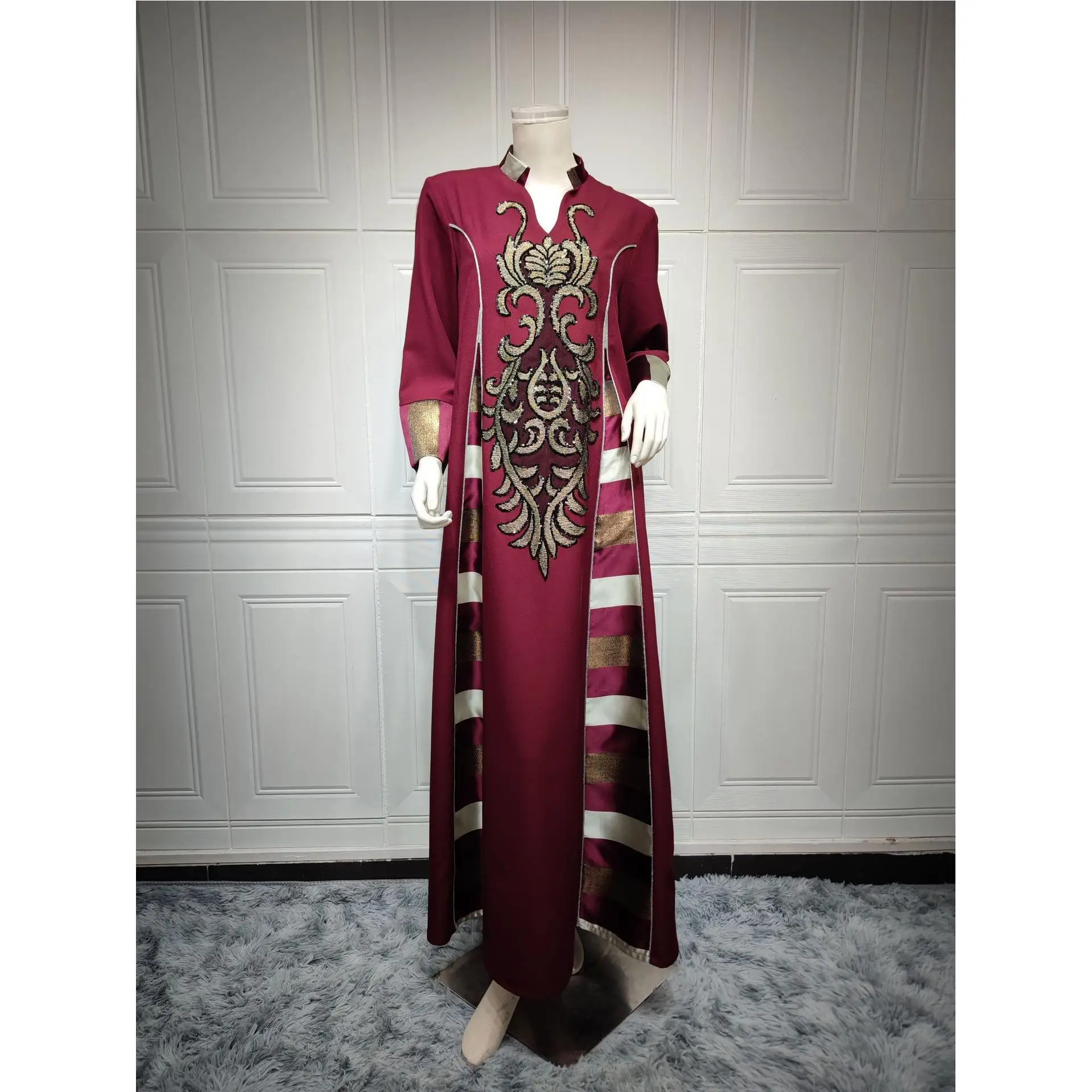 국경을 넘는 여성 중동 의류 비즈 자수 패치워크 스트라이프 무슬림 로브 패셔너블한 민족 스타일