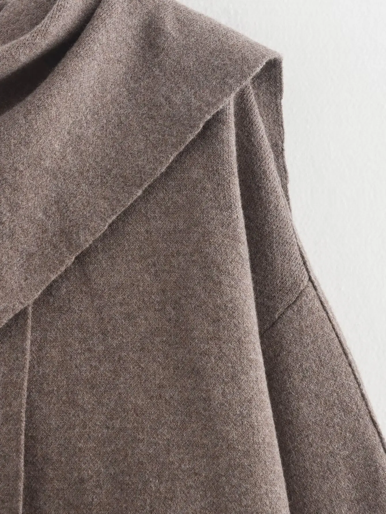 Gestrickter Mantel für Damen, asymmetrischer Schalkragen, offene Vorderseite, lange Ärmel, mit Taschen, grau, kurz geschnitten, locker geschnitten, dick, warm, elegant, im Vintage-Stil, lässiger Mantel. – Detail 19