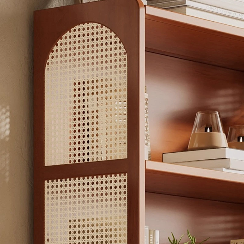 Boekenplank geïntegreerd tegen de muur, meerlaagse planken van vloer tot plafond, opbergkasten voor boekenspeelgoed, huishoudelijke display